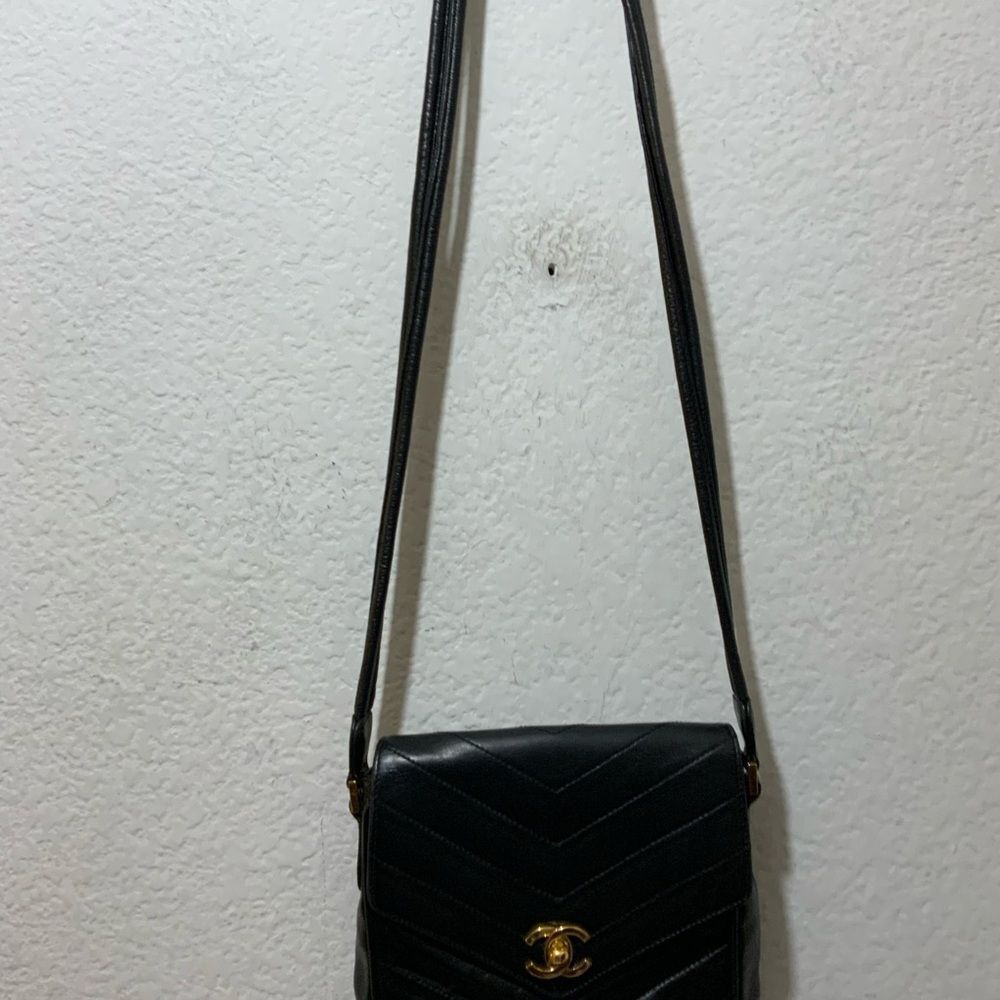 Chanel Vintage CC Turnlock Crossbody Bag  Envelope Flap Chevron Lambskin Mini - Picture 5 of 16